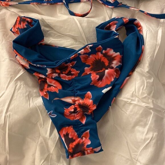 Navy Floral Bikini Size M New in Package - Picture 3 of 6